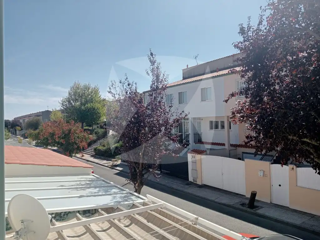 Vista exterior de Casa adosada en venda en Cáceres amb Terrassa