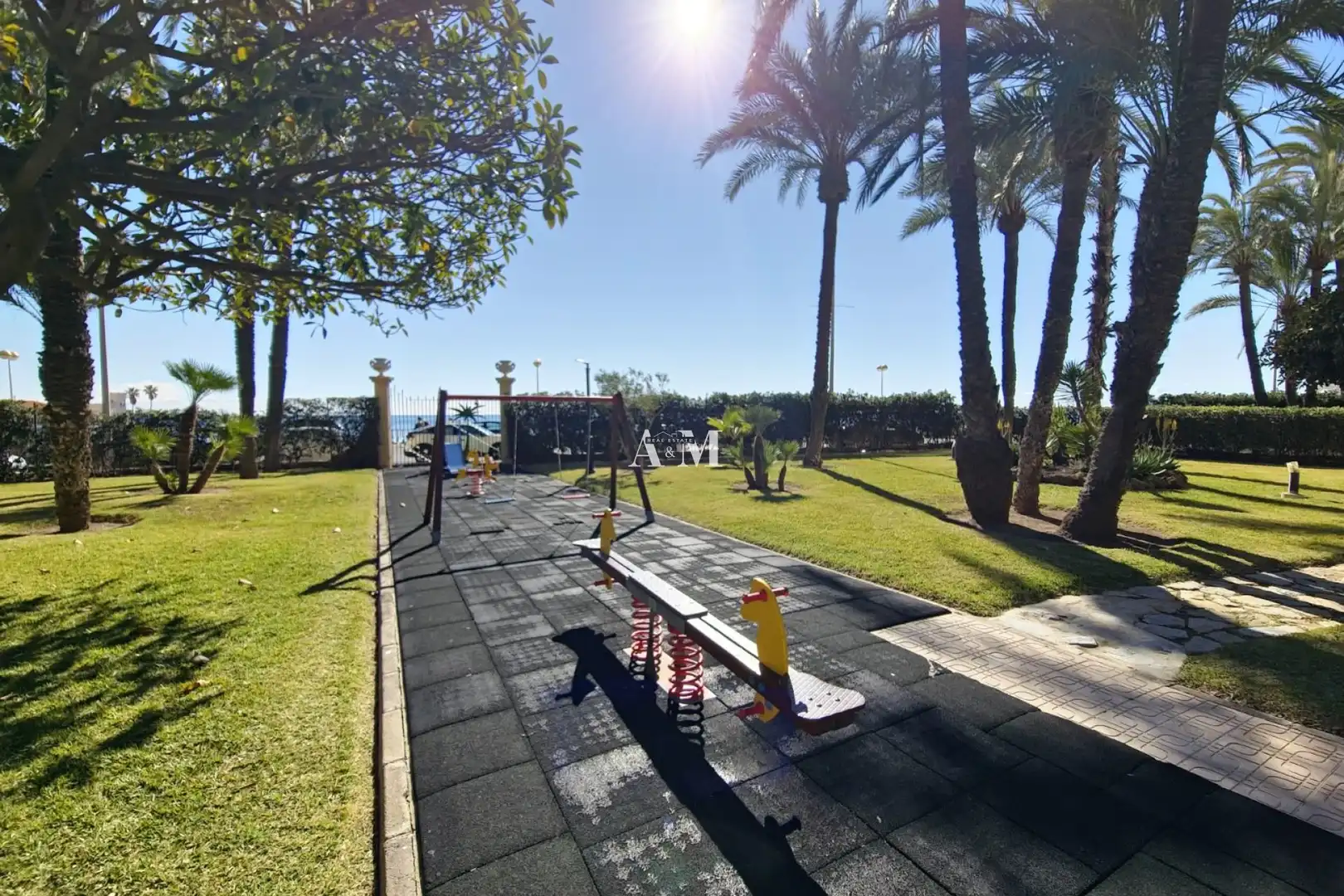 Außenansicht von Wohnungen zur Miete in Torrevieja mit Heizung, Terrasse und Schwimmbad