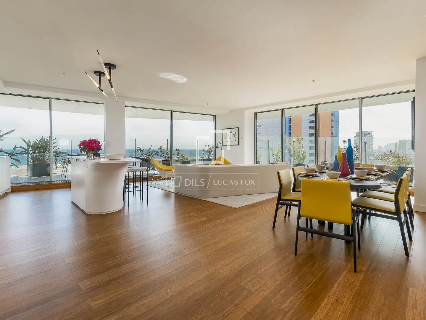 Sala d'estar de Pis en venda en Barcelona amb Aire condicionat, Calefacció i Parquet