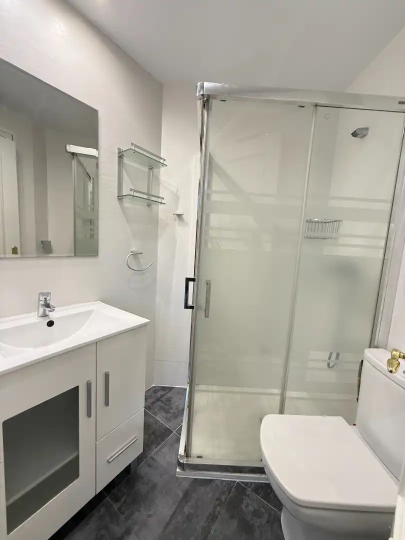 Baño de Piso en venta en Bilbao  con Calefacción y Amueblado