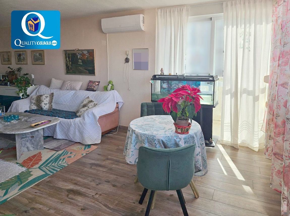 Sala de estar de Piso en venta en Benidorm con Aire acondicionado, Terraza y Piscina comunitaria