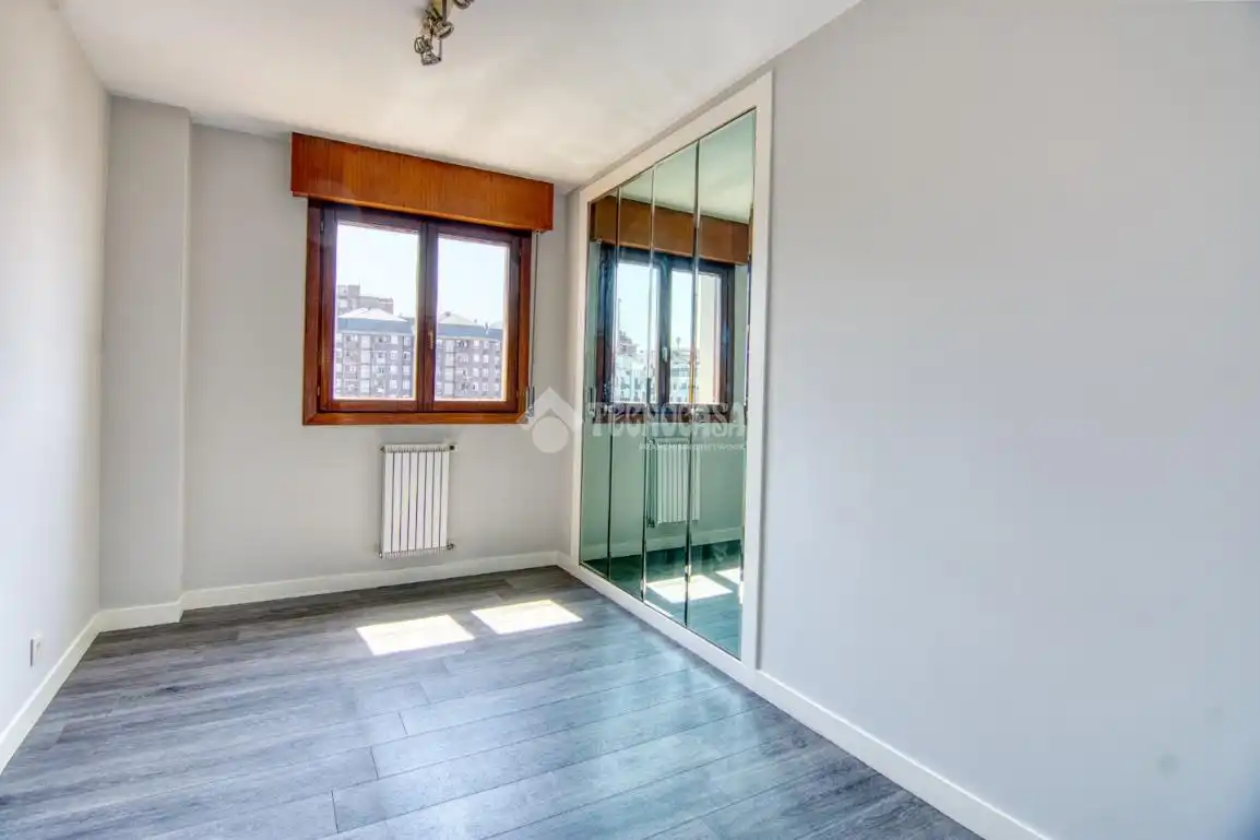 Bedroom of Flat for sale in Santander  with Heating and Balcony