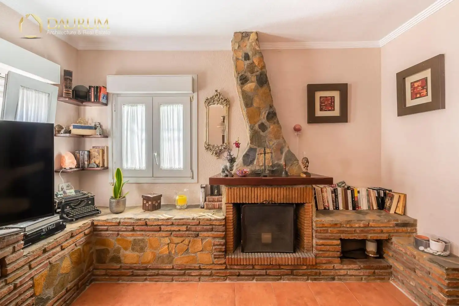 Sala de estar de Casa adosada en venta en Benalmádena con Aire acondicionado, Calefacción y Trastero