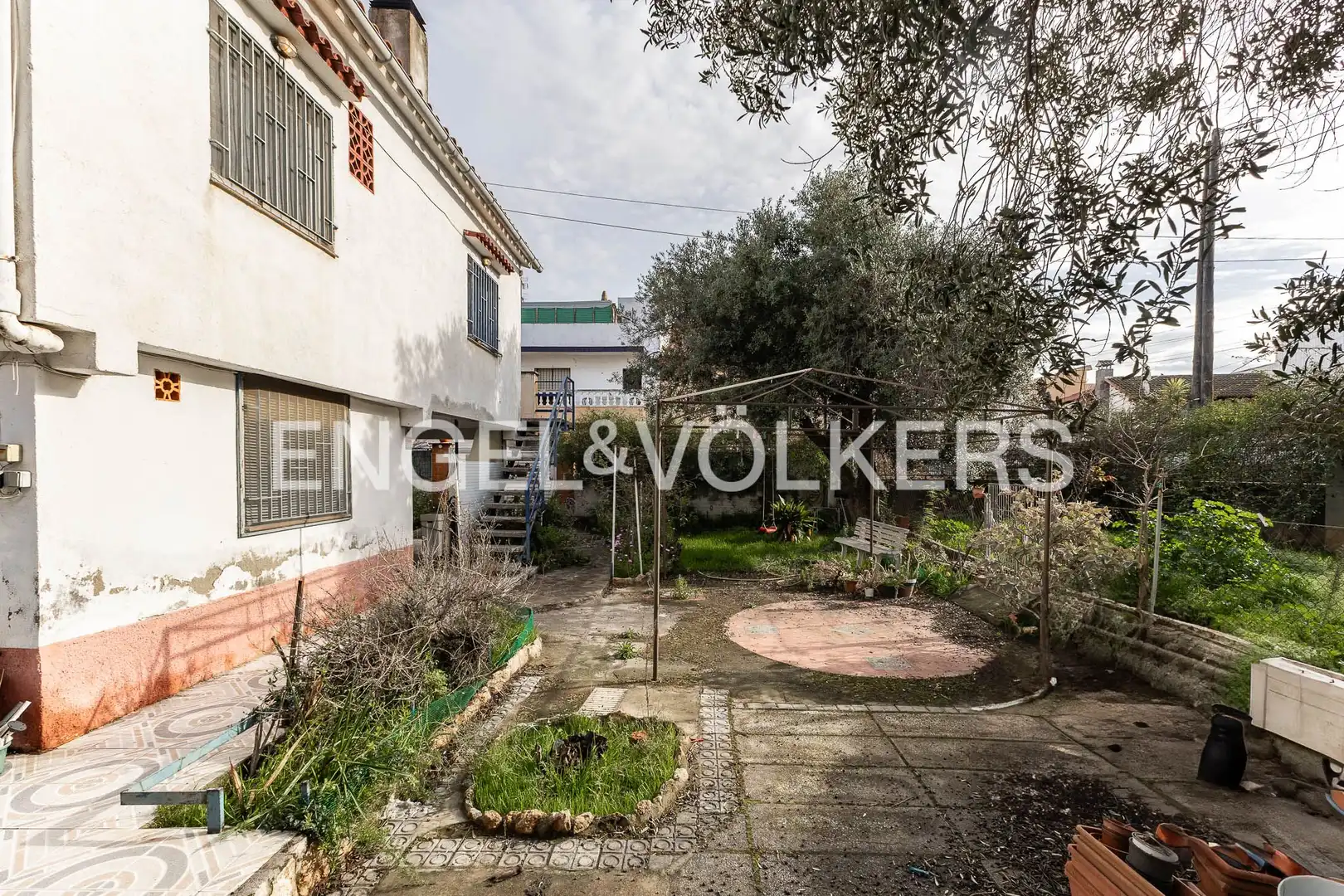 Vista exterior de Casa o xalet en venda en Vilanova i la Geltrú amb Calefacció i Jardí privat