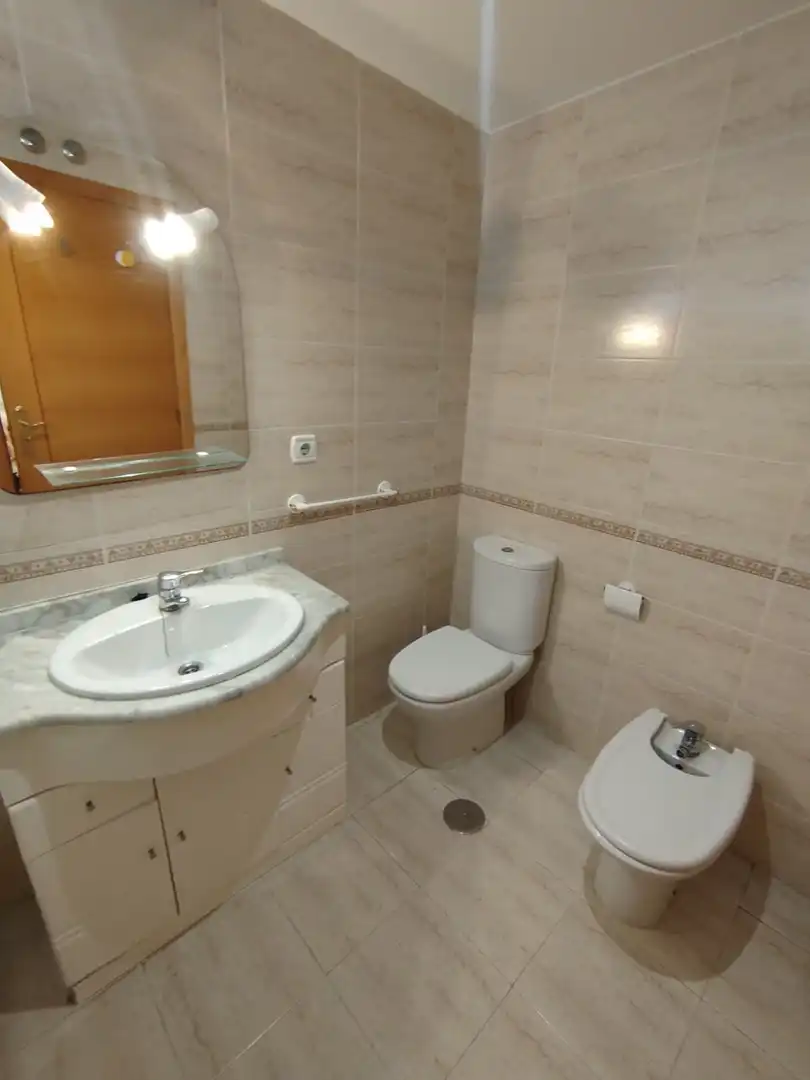 Baño de Piso en venta en Ávila con Calefacción, Terraza y Trastero