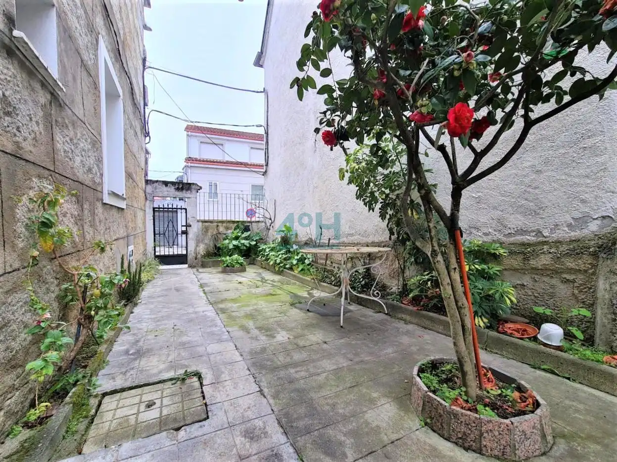 Vista exterior de Casa o xalet en venda en Ourense Capital  amb Calefacció, Jardí privat i Terrassa