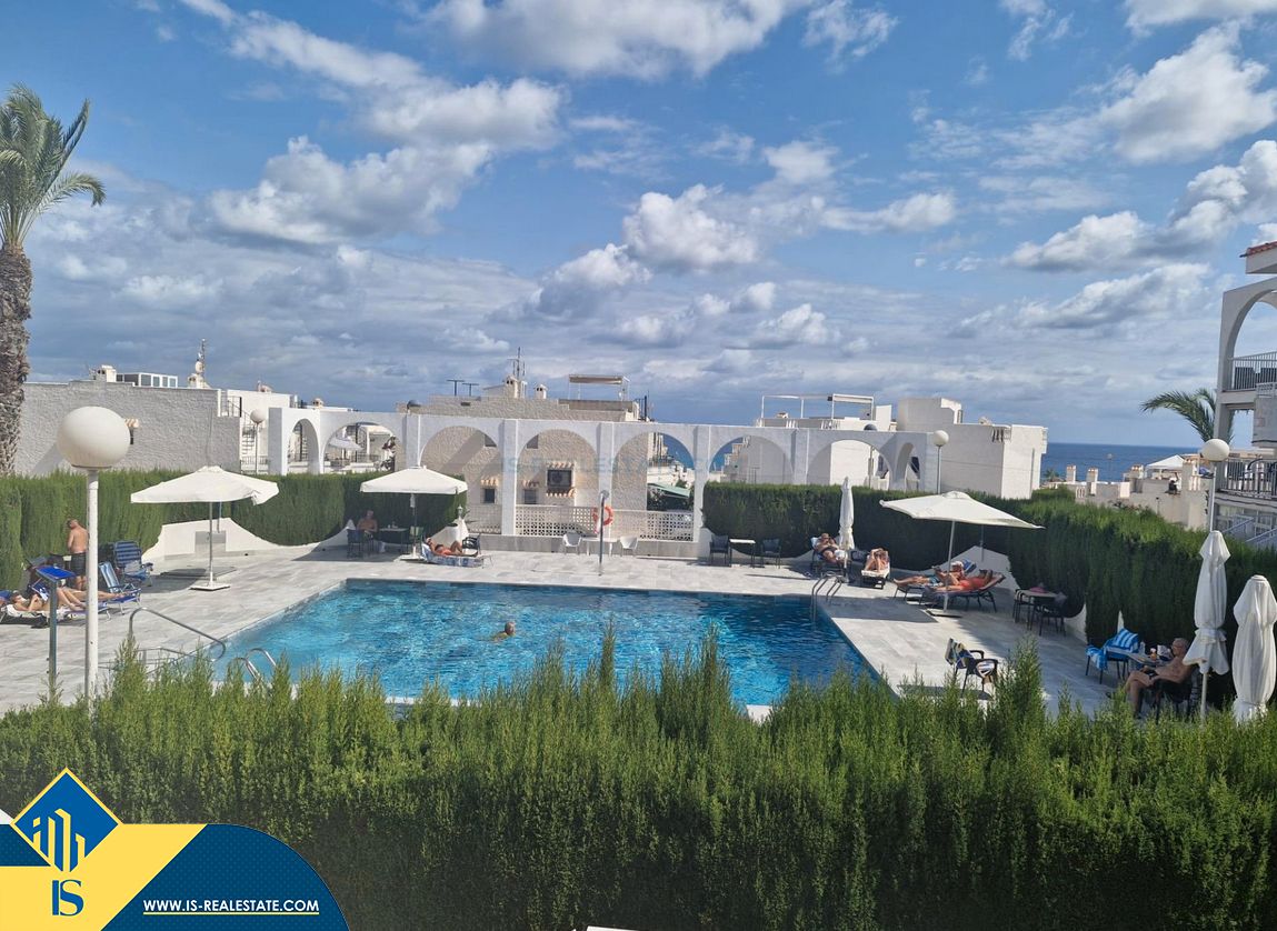Piscina de Apartamento en venta en Torrevieja con Amueblado