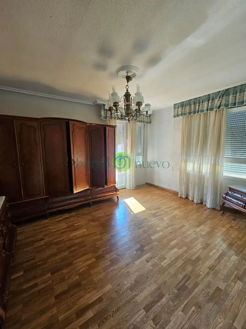 Sala d'estar de Casa o xalet en venda en Sariegos amb Calefacció, Terrassa i Balcó