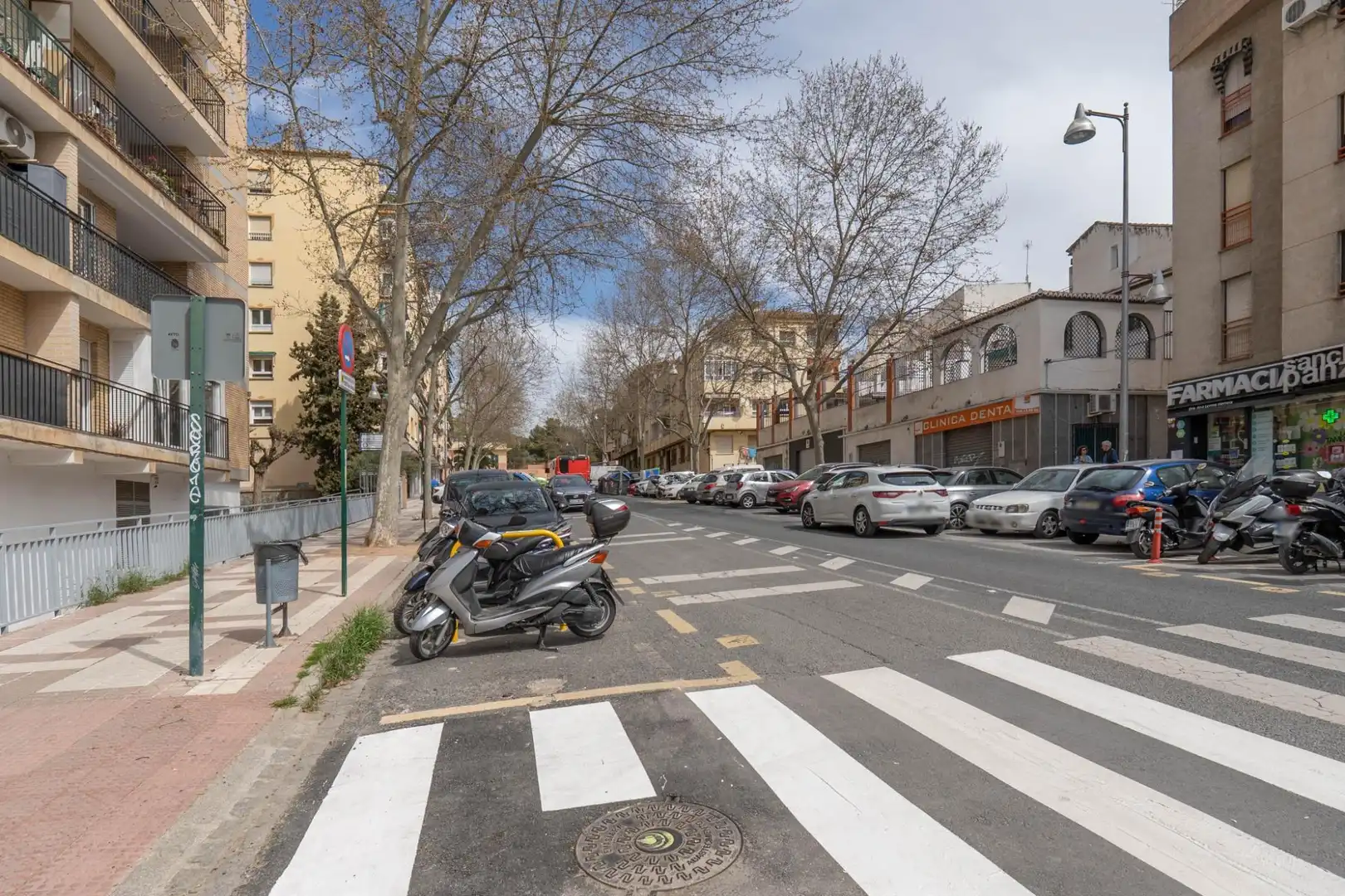 Vista exterior de Pis en venda en Granada amb Aire condicionat i Balcó