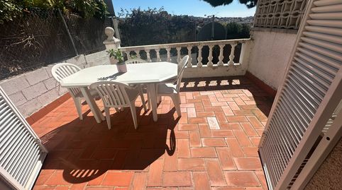 Foto 2 de Casa adosada en venda a Carrer Milton, Guinardera, Santa Coloma de Gramenet