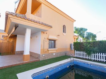 Chalet con jardín en venta en Rinconada