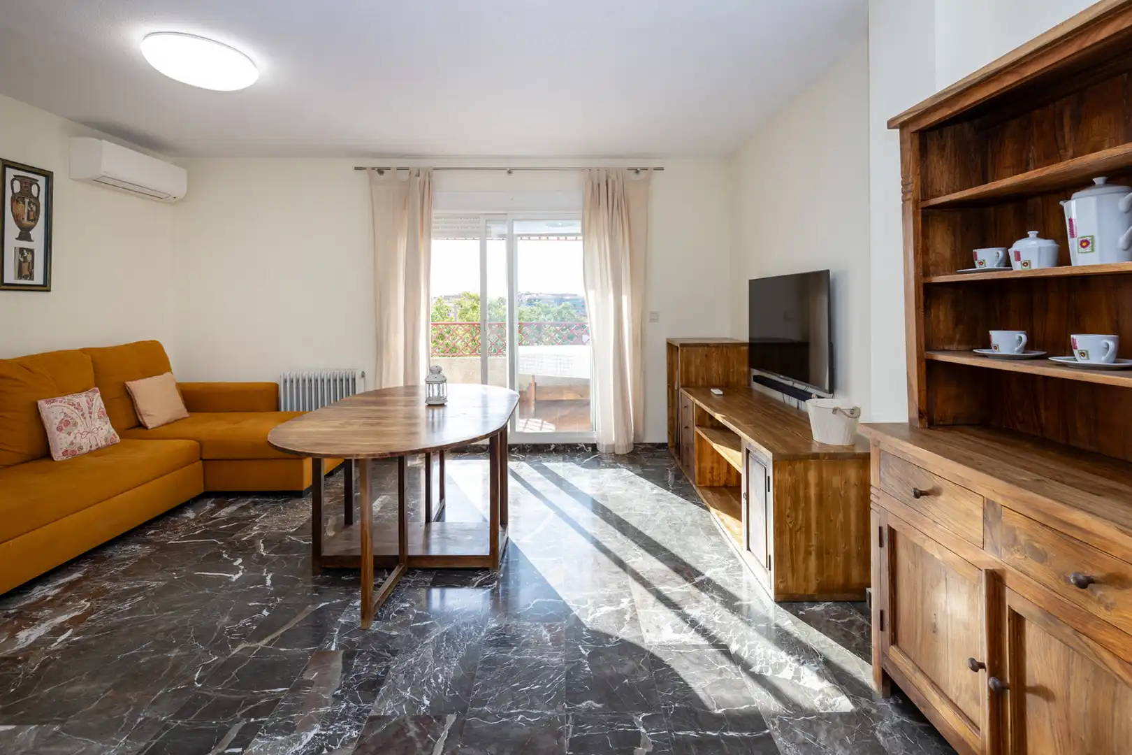 Living room of Flat for rent in Granada  with Air Conditioner, Heating and Terrace