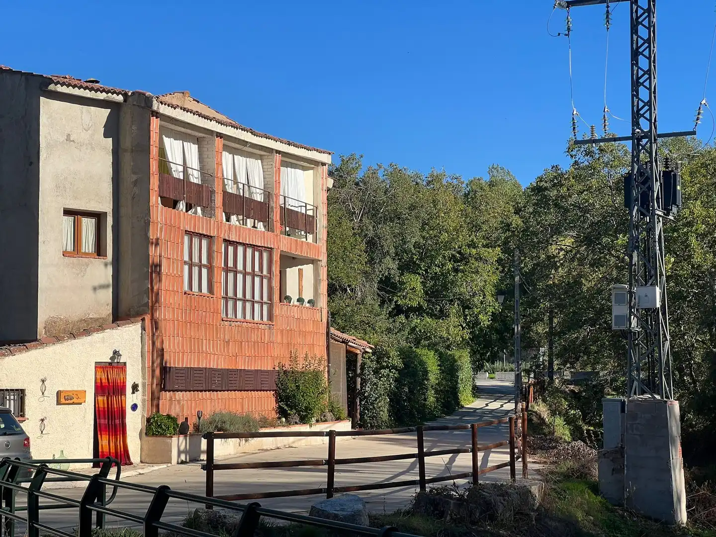 Vista exterior de Casa o chalet en venta en Navacepedilla de Corneja con Calefacción, Jardín privado y Parquet