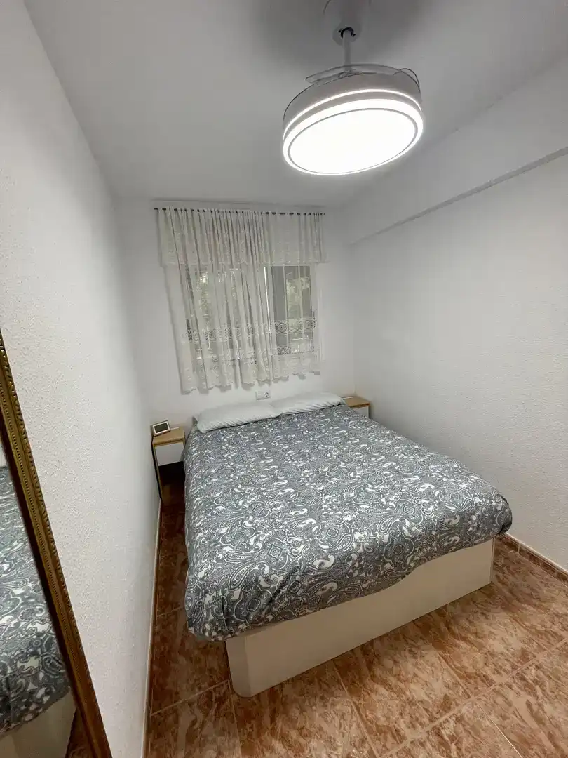 Habitación de Apartamento de alquiler en Benicasim / Benicàssim con Aire acondicionado, Piscina y Amueblado