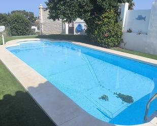Piscina de Casa o xalet en venda en Benalmádena