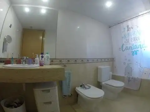 Baño de Dúplex en venta en Canet de Mar con Parquet y Balcón