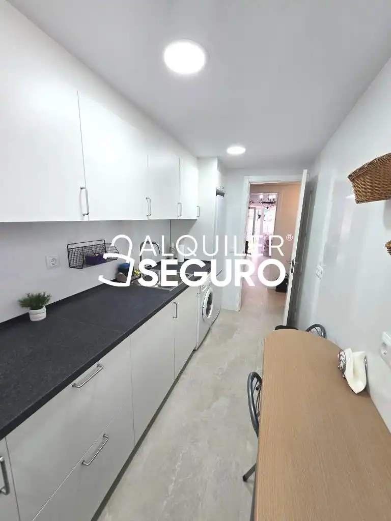 Cuina de Pis de lloguer en Alcalá de Henares amb Calefacció, Terrassa i Moblat