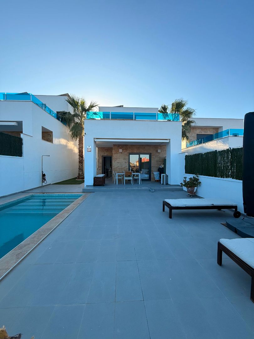 Swimming pool of House or chalet for sale in Bigastro  with Air Conditioner, Private garden and Terrace