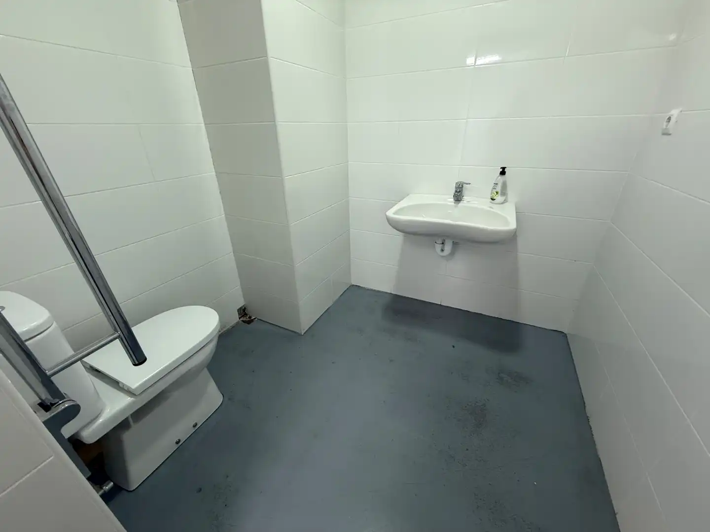 Badezimmer von Fabrikhallen zur Miete in Benissa