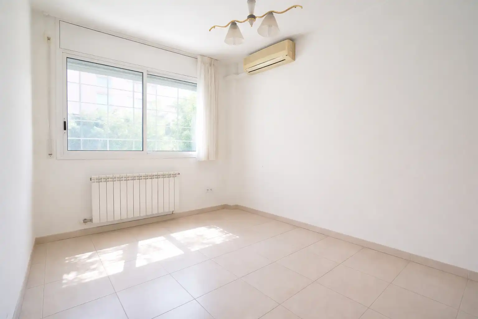 Schlafzimmer von Maisonette zum Verkauf in Reus mit Klimaanlage, Heizung und Privatgarten