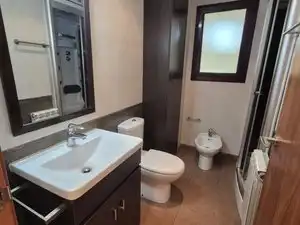 Bany de Pis en venda en Manlleu amb Calefacció, Parquet i Terrassa