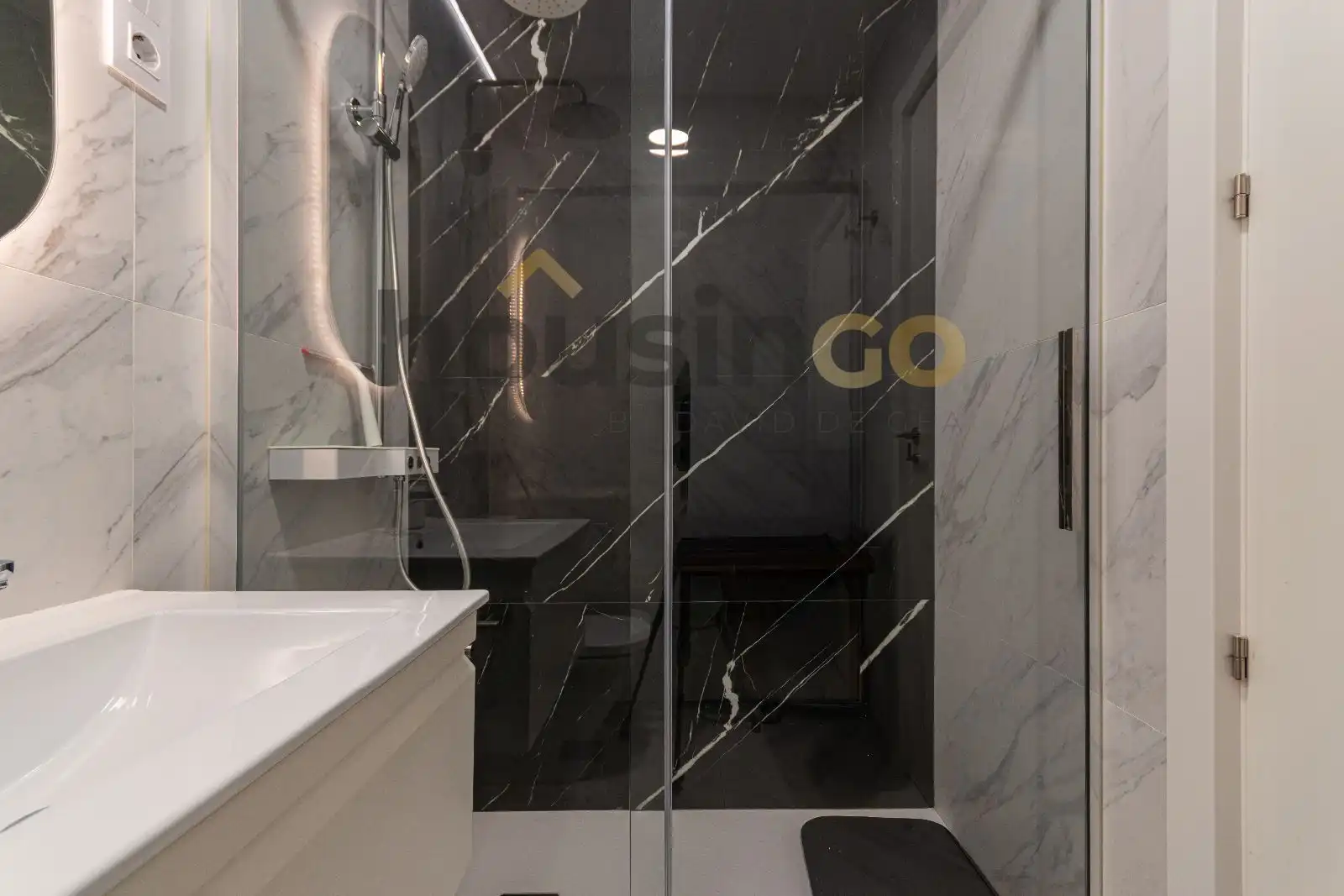 Bathroom of Flat for rent in Madrid  with Air Conditioner, Heating and Furnished