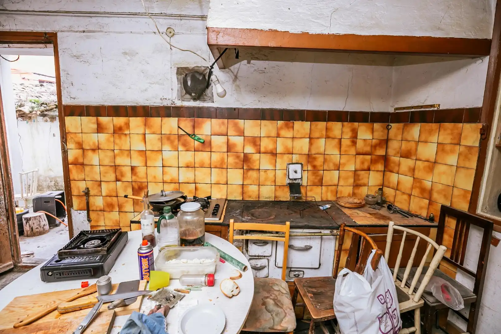 Cuina de Casa o xalet en venda en Ayerbe amb Moblat i Balcó