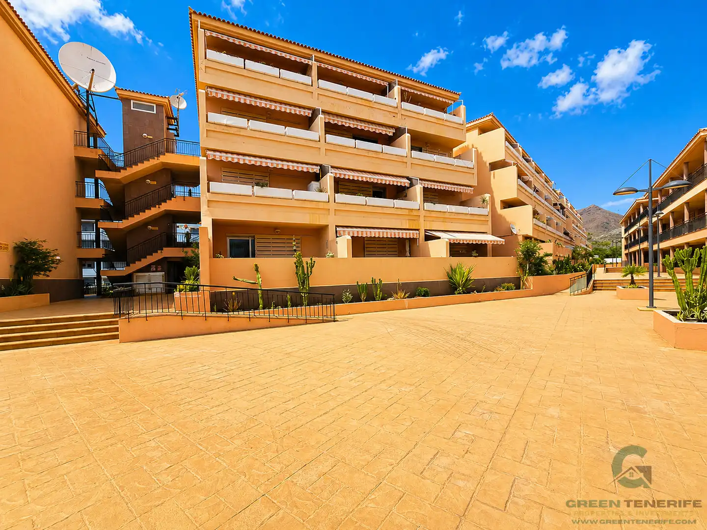 Vista exterior de Pis de lloguer en Arona amb Terrassa, Piscina i Moblat