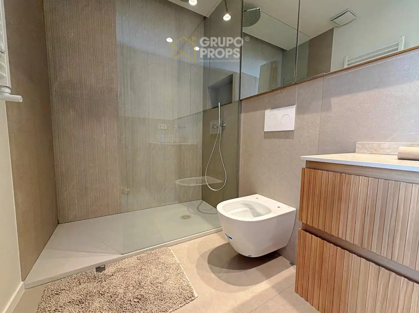 Baño de Apartamento en venta en Madrid con Calefacción y Amueblado