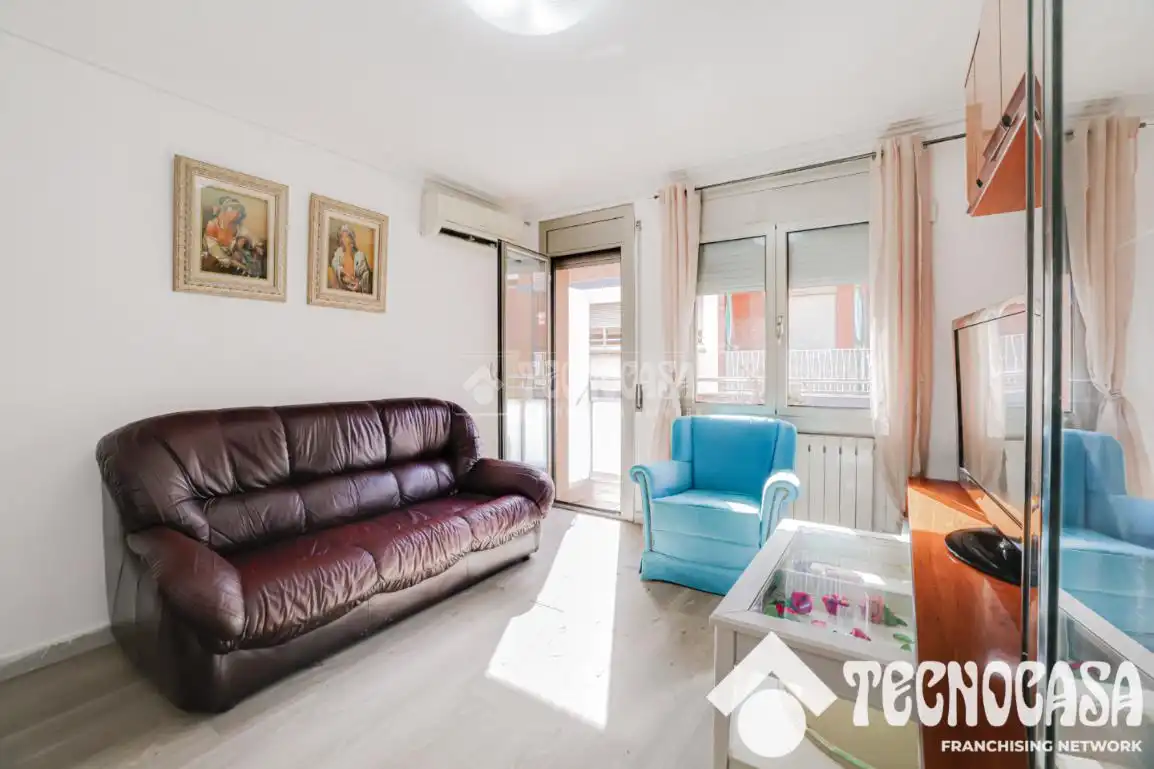Sala de estar de Piso en venta en Santa Coloma de Gramenet con Balcón