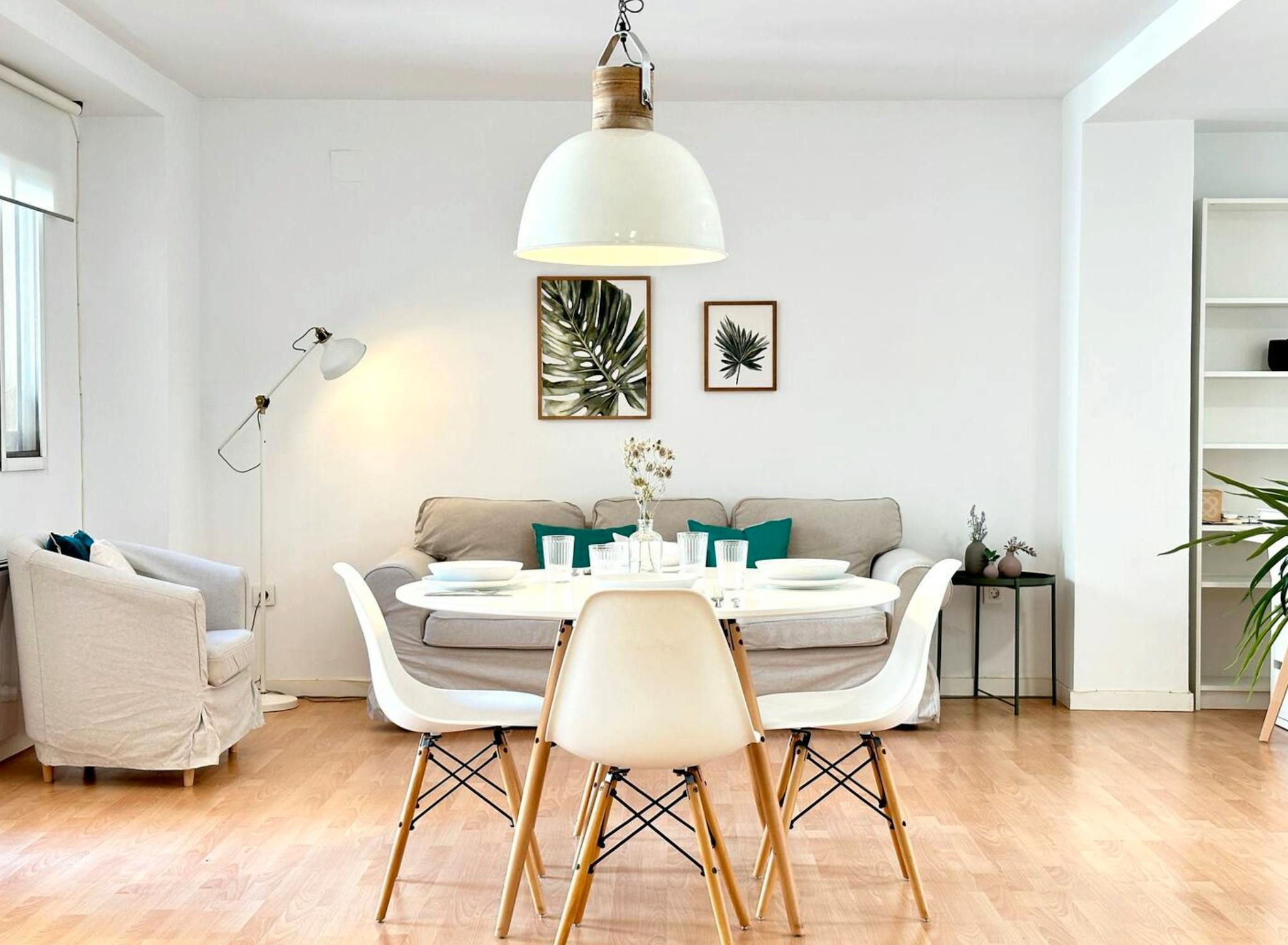 Comedor de Piso de alquiler en  Valencia Capital con Aire acondicionado, Calefacción y Amueblado