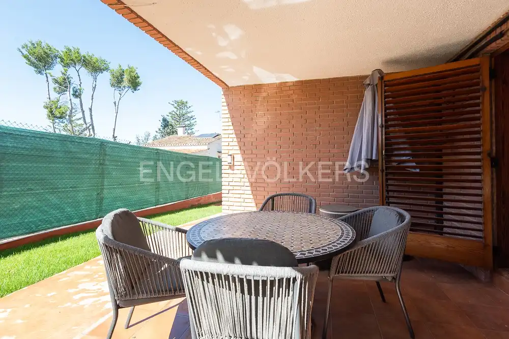 Terrassa de Casa o xalet en venda en Paterna amb Aire condicionat, Calefacció i Jardí privat
