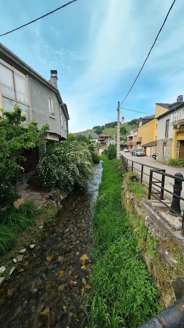 Vista exterior de Casa o xalet en venda en Ponferrada
