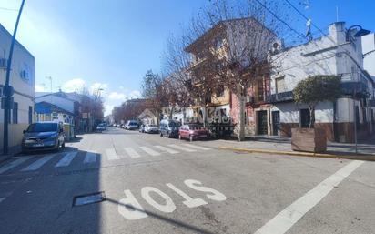 Vista exterior de Casa adosada en venda en Andújar amb Terrassa