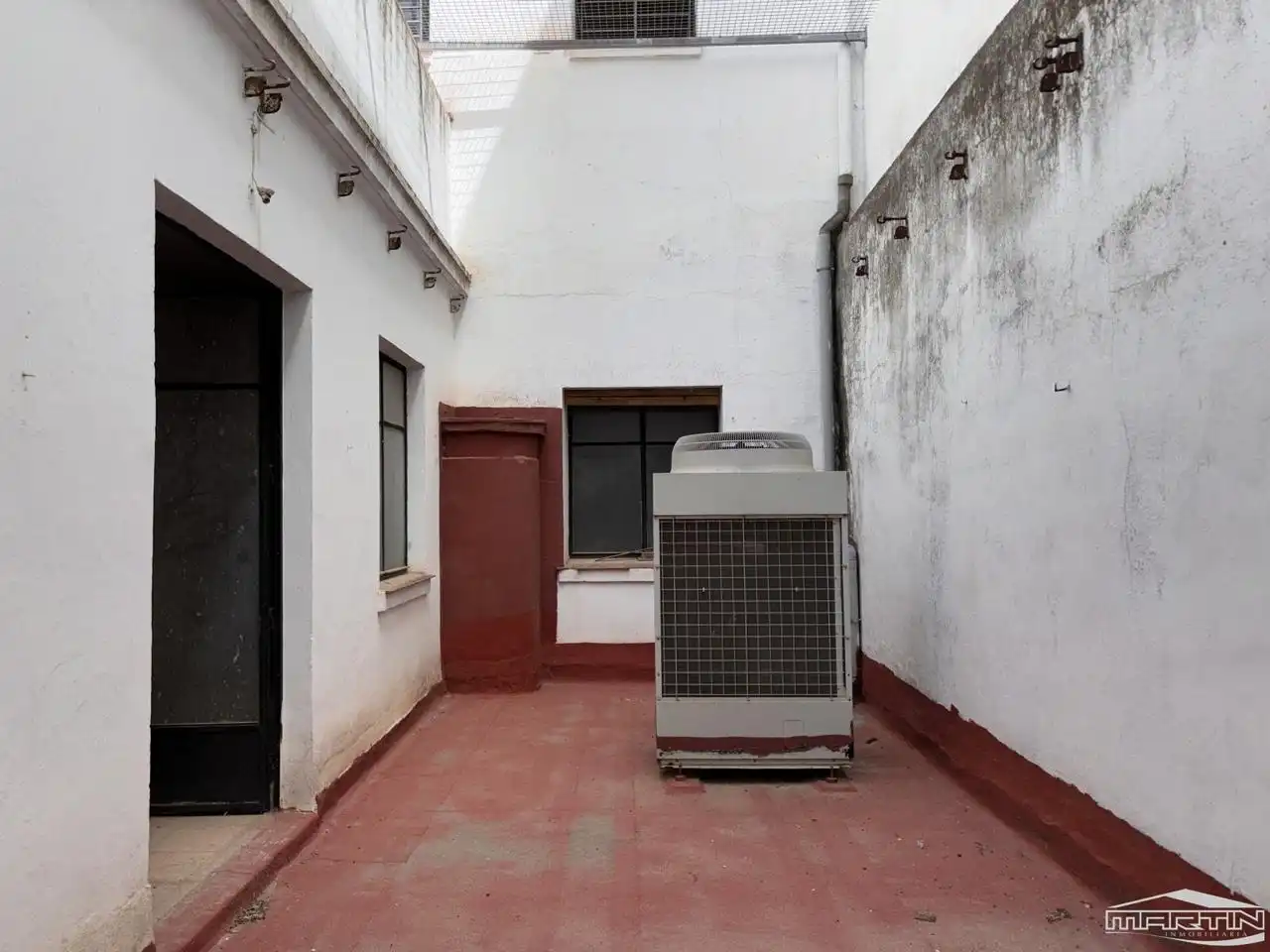 Vista exterior de Edificio en venta en Cabra