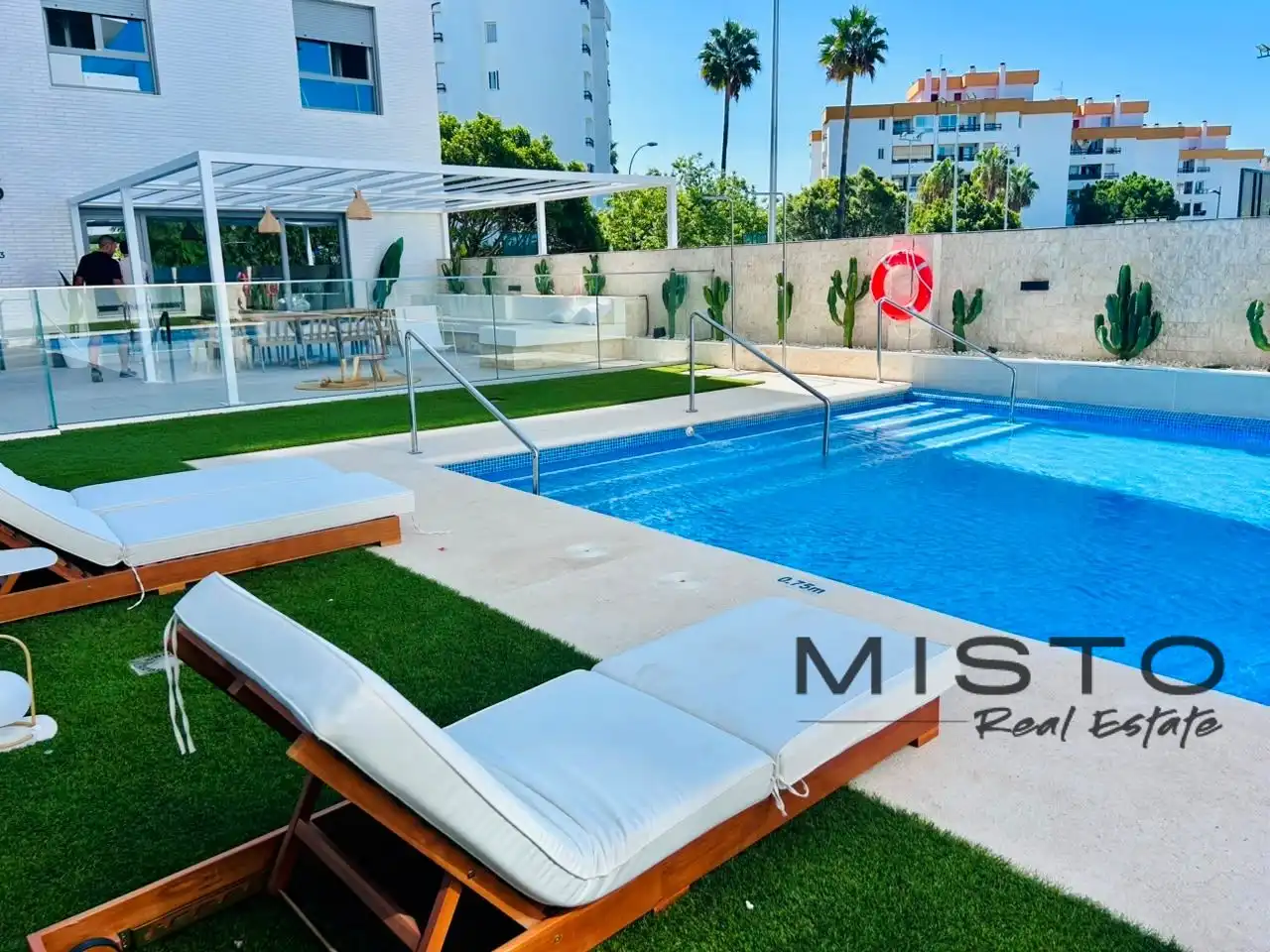 Swimming pool of Flat for rent in Nueva Andalucía