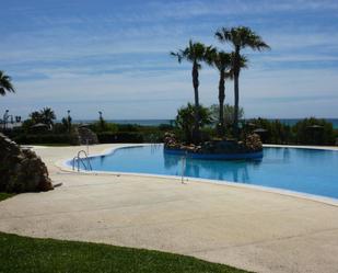 Piscina de Apartament en venda en Zahara de los Atunes amb Aire condicionat, Calefacció i Jardí privat