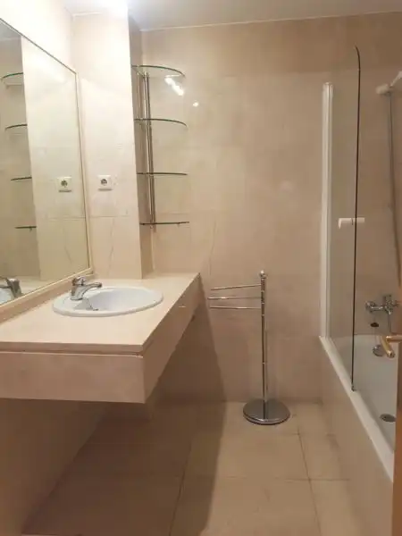 Baño de Piso de alquiler en Boadilla del Monte con Aire acondicionado, Calefacción y Parquet