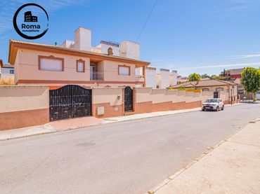 Casa amb piscina en venda a Láchar