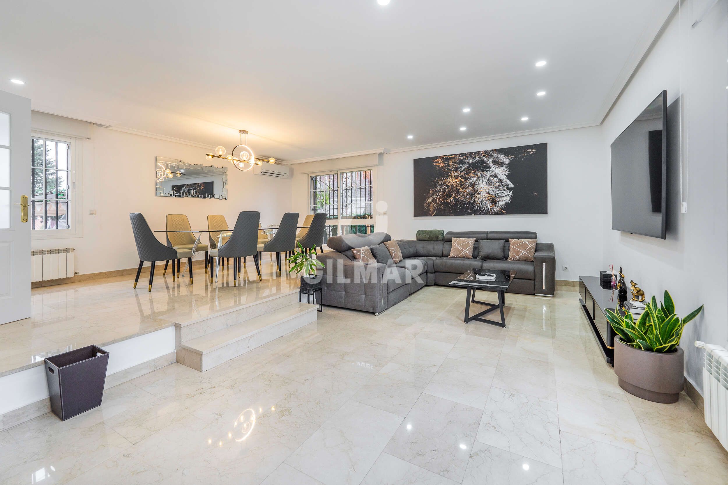 Living room of Single-family semi-detached for sale in  Madrid Capital