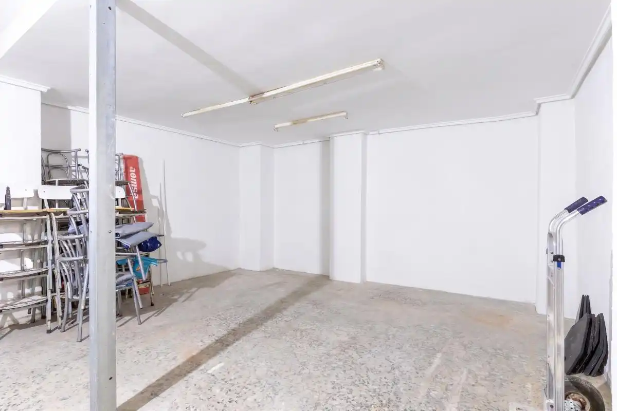Erdgeschoss zum Verkauf in Valencia mit Klimaanlage, Heizung und Terrasse
