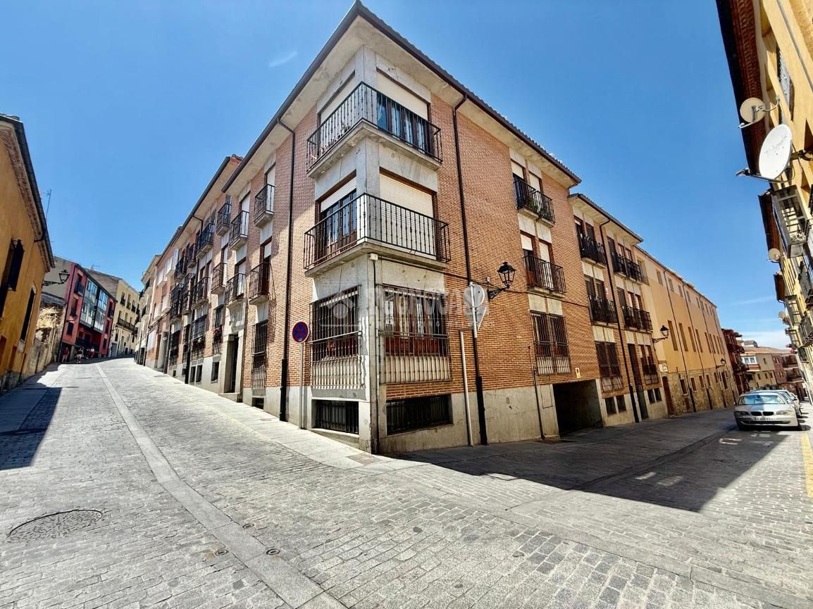 Vista exterior de Pis en venda en Ávila Capital amb Calefacció, Parquet i Traster