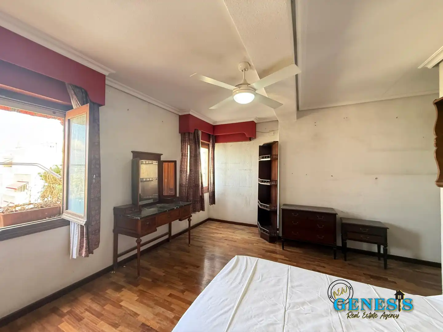 Dormitori de Apartament en venda en Torrevieja amb Parquet i Moblat