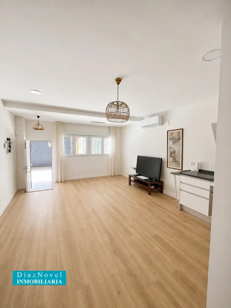 Sala de estar de Local en venta en Málaga con Aire acondicionado, Calefacción y Parquet
