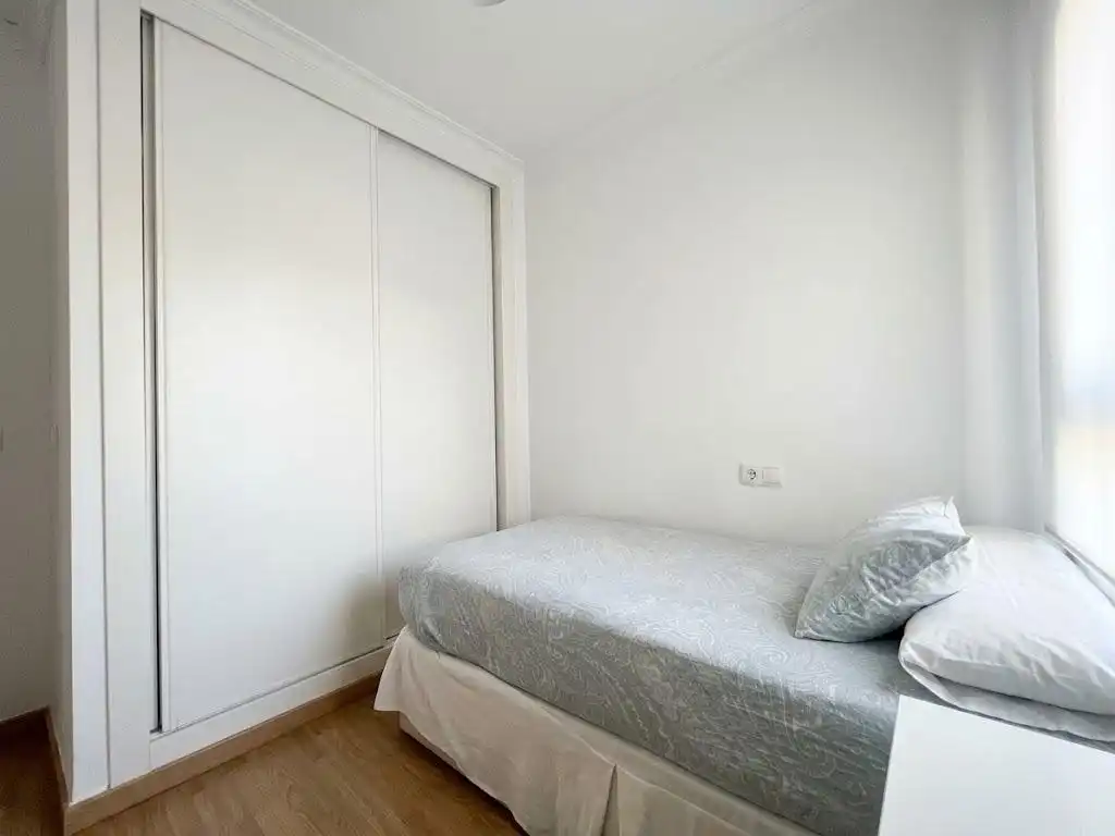 Bedroom of Flat for sale in Algeciras  with Air Conditioner and Balcony
