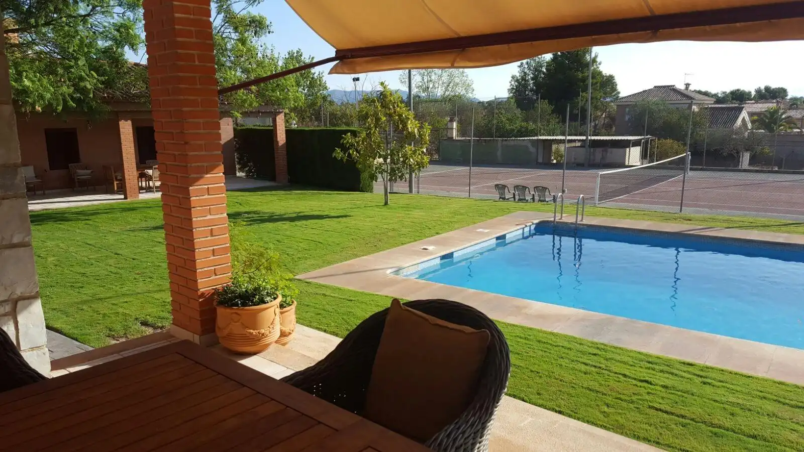 Piscina de Casa o xalet en venda en La Pobla de Vallbona amb Aire condicionat, Calefacció i Piscina