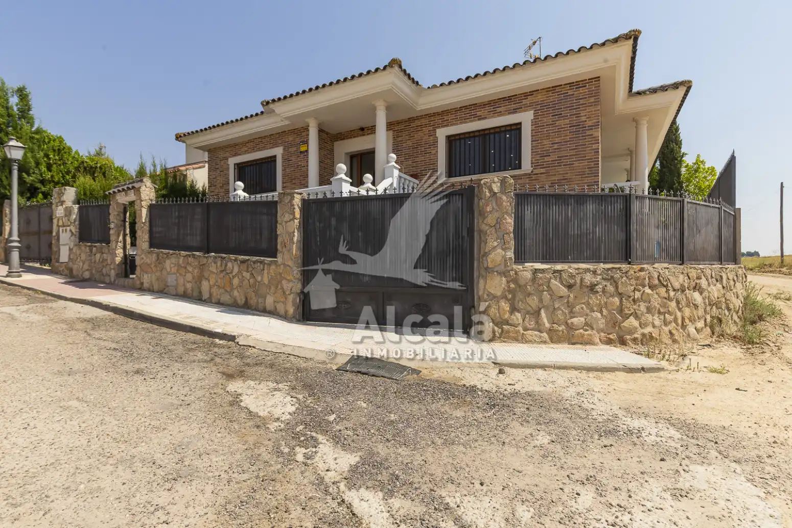 Vista exterior de Casa o xalet en venda en Santa Olalla amb Aire condicionat, Calefacció i Piscina
