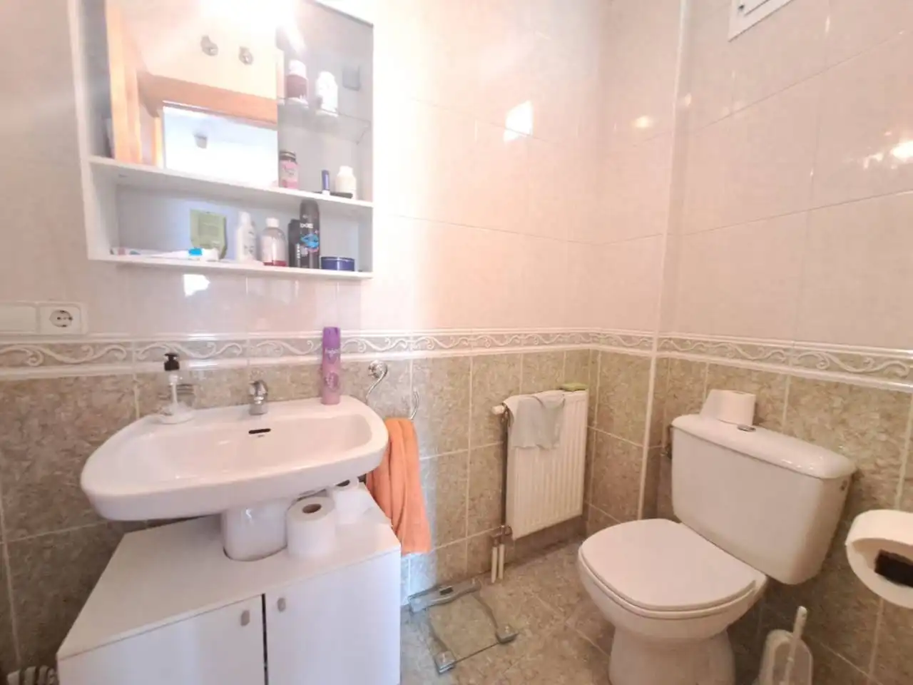 Baño de Casa adosada en venta en Burgos con Calefacción, Jardín privado y Parquet