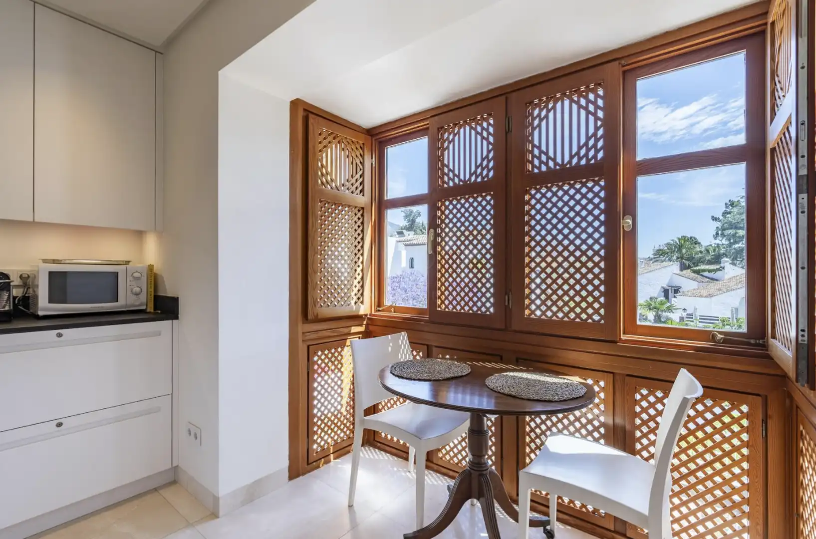 Esszimmer von Dachboden zur Miete in Marbella mit Klimaanlage, Schwimmbad und Möbliert