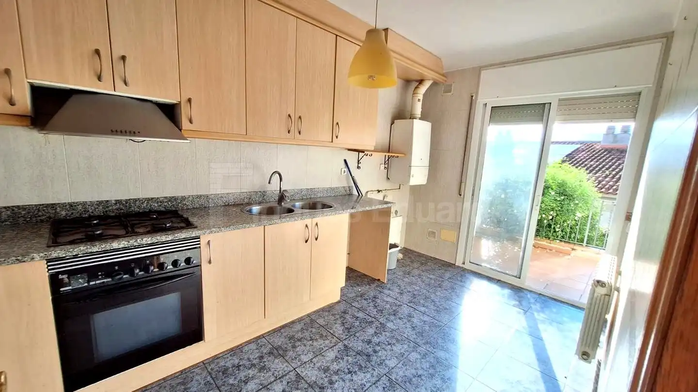 Maison mitoyenne avec jardin à vendre à Nucli Urbà, imagen 9